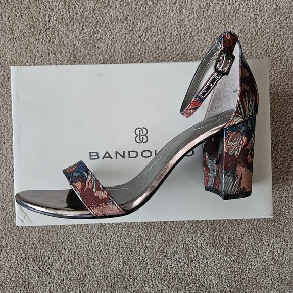 Bandolino Tapestry Sandals - Picture 2 of 5